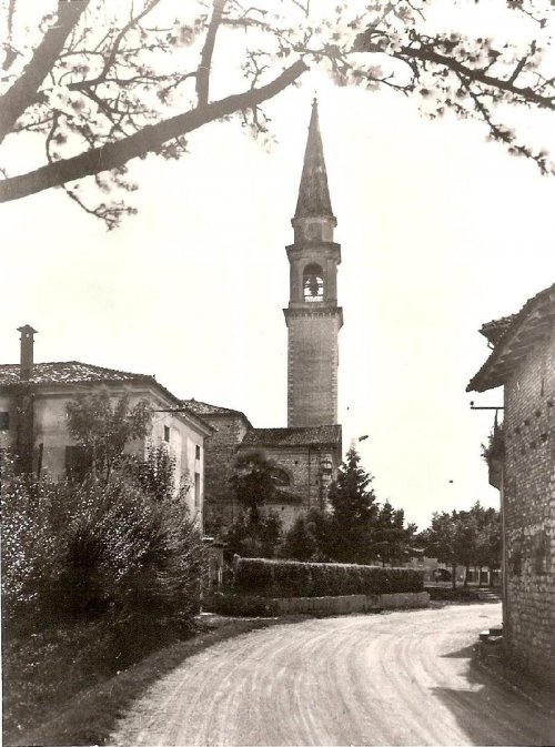 ARC 36 | Canonica e chiesa di Vigonovo da Via M. Giol | Friuli Venezia Giulia | 1950