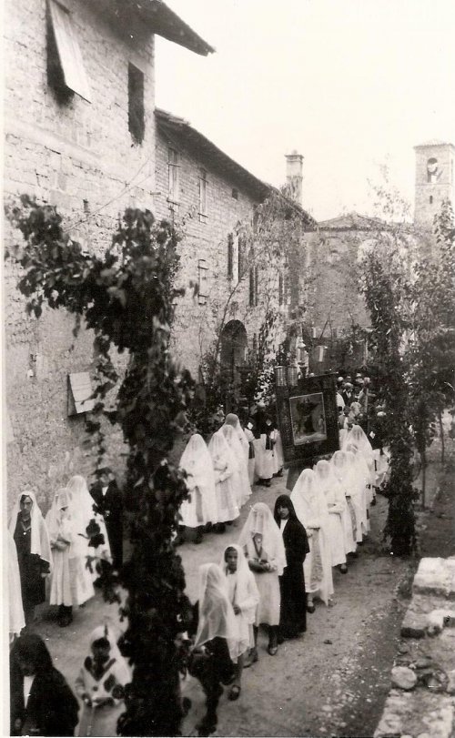 ARC 81 | Processione. Figlie di Maria | Friuli Venezia Giulia | 1920