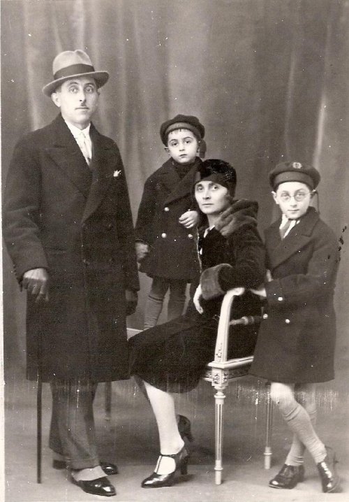ARC 306 | Oliviero Cimolai con moglie e figli | Friuli Venezia Giulia | 1928